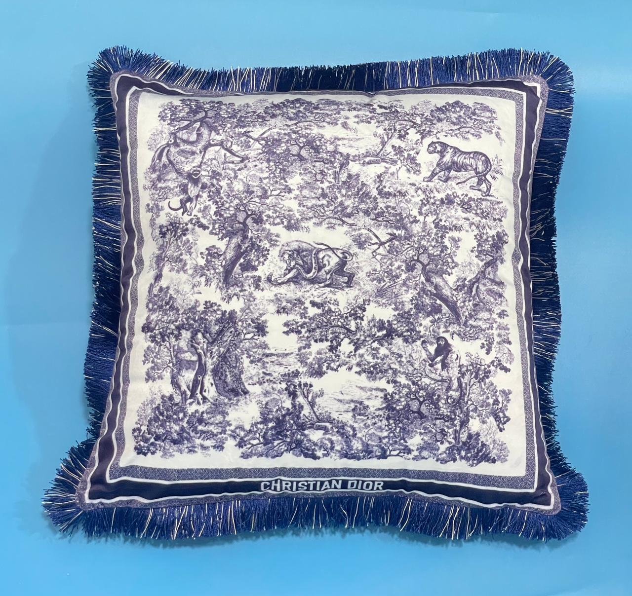 High-End Velvet Cushion case with tassel and pillow - Image 2 of 2